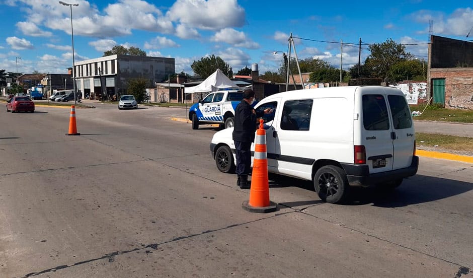 10 DETENIDOS EN CONTROLES POLICIALES