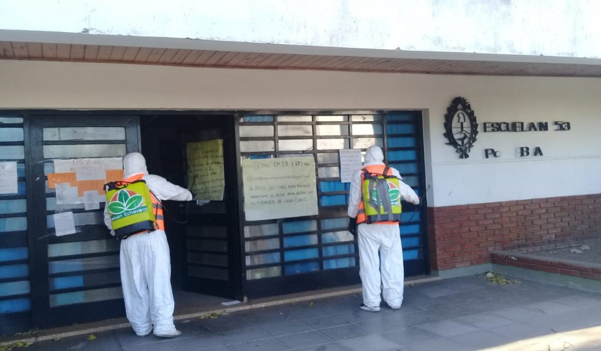 OPERATIVOS DE DESINFECCIÓN EN ESCUELAS Y BANCOS ECHEVERRIANOS