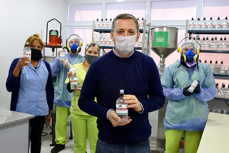 FERNANDO GRAY SUPERVISÓ LA PRODUCCIÓN DE ALCOHOL EN GEL EN LA UNIDAD SANITARIA N° 1