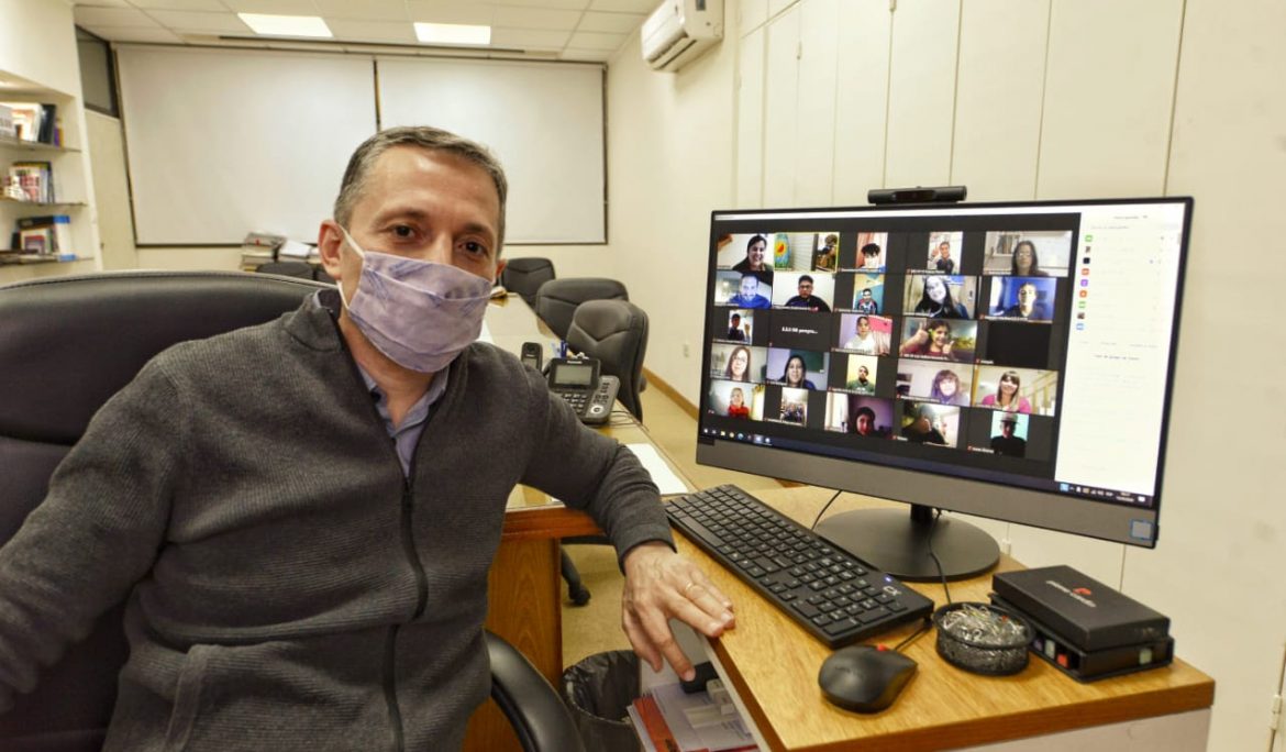 FERNANDO GRAY EN VIDEOCONFERENCIA CON ESTUDIANTES DEL DISTRITO