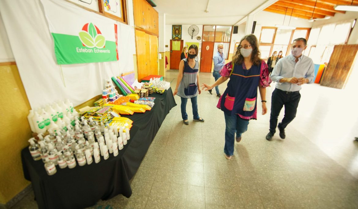 FERNANDO GRAY RECORRIÓ INSTITUCIONES EDUCATIVAS Y UN CENTRO DE VACUNACIÓN EN MONTE GRANDE CENTRO