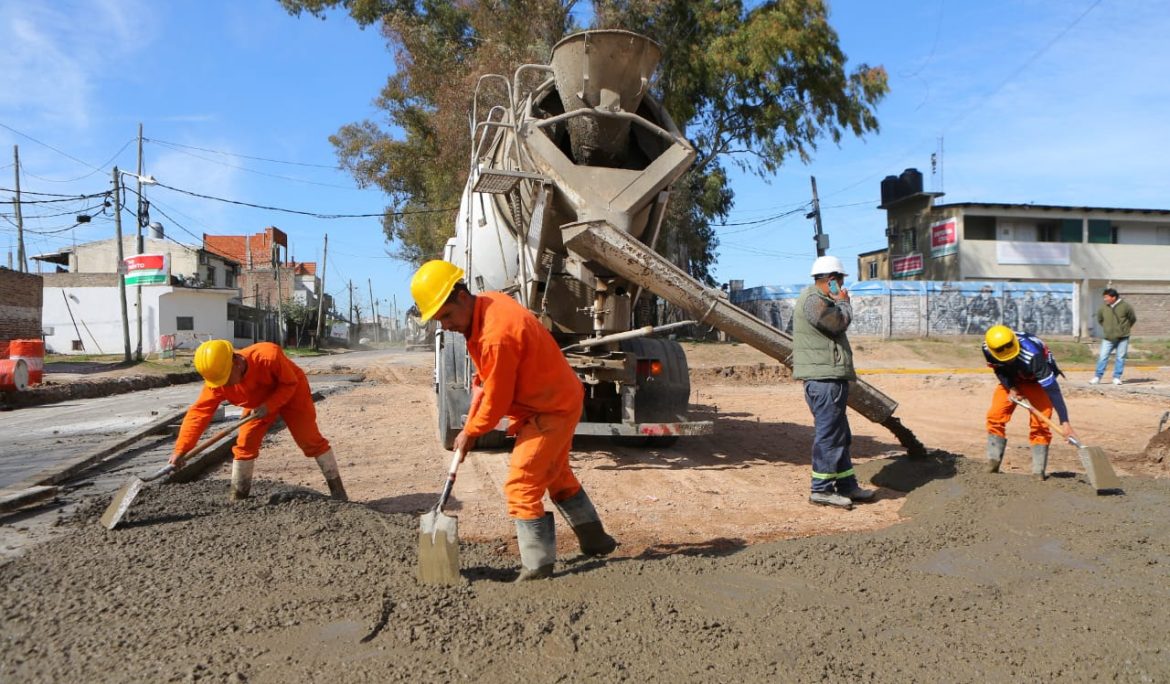 CONTINÚAN LOS TRABAJOS DE PAVIMENTACIÓN DE LA AVENIDA CONSTANZÓ