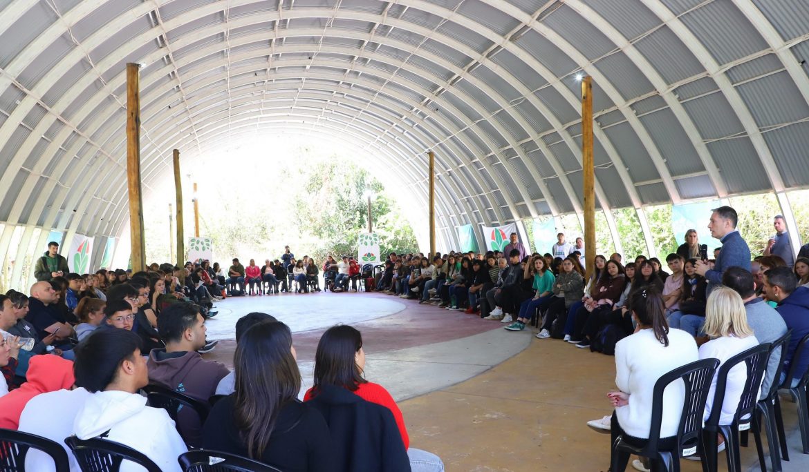 FERNANDO GRAY COMPARTIÓ UN ENCUENTRO CON MÁS DE 200 JÓVENES DE LOS CENTROS DE ESTUDIANTES DE ESCUELAS SECUNDARIAS DEL DISTRITO