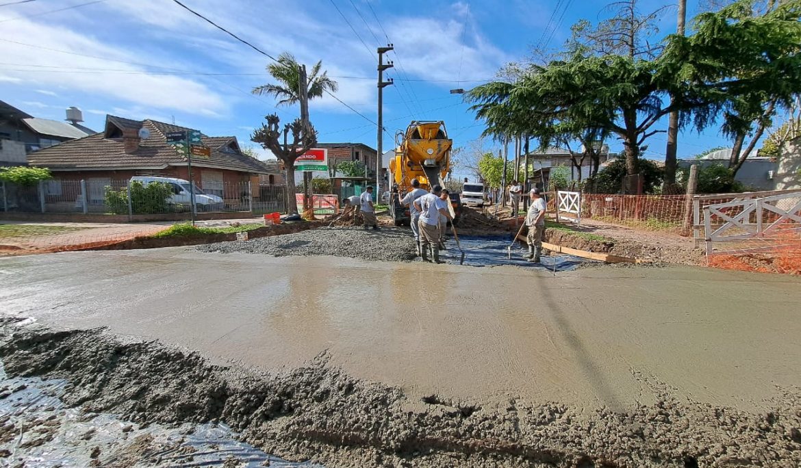 EL MUNICIPIO AVANZA CON LOS TRABAJOS DE BACHEO EN HORMIGÓN EN EL DISTRITO