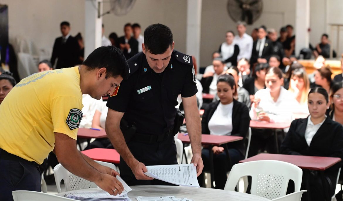 EN ESTEBAN ECHEVERRÍA CONTINÚA EL CURSO DE FORMACIÓN PARA ASPIRANTES A MIEMBROS DE LA POLICÍA BONAERENSE