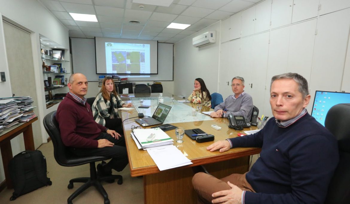 FERNANDO GRAY SE REUNIÓ CON PROFESIONALES DE LA UNLP PARA AVANZAR EN EL PLAN DE REDUCCIÓN DEL RIESGO HÍDRICO