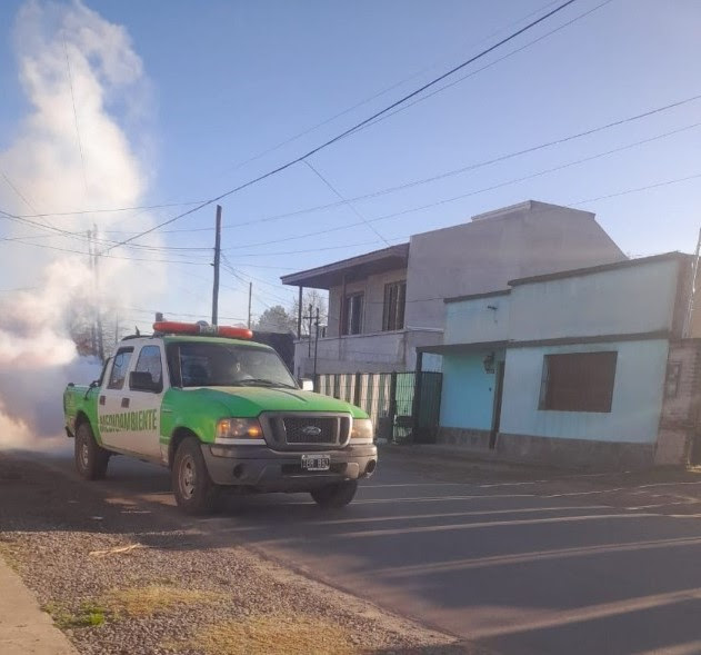 AVANZAN LOS OPERATIVOS DE FUMIGACIÓN EN EL JAGÜEL Y MONTE GRANDE SUR