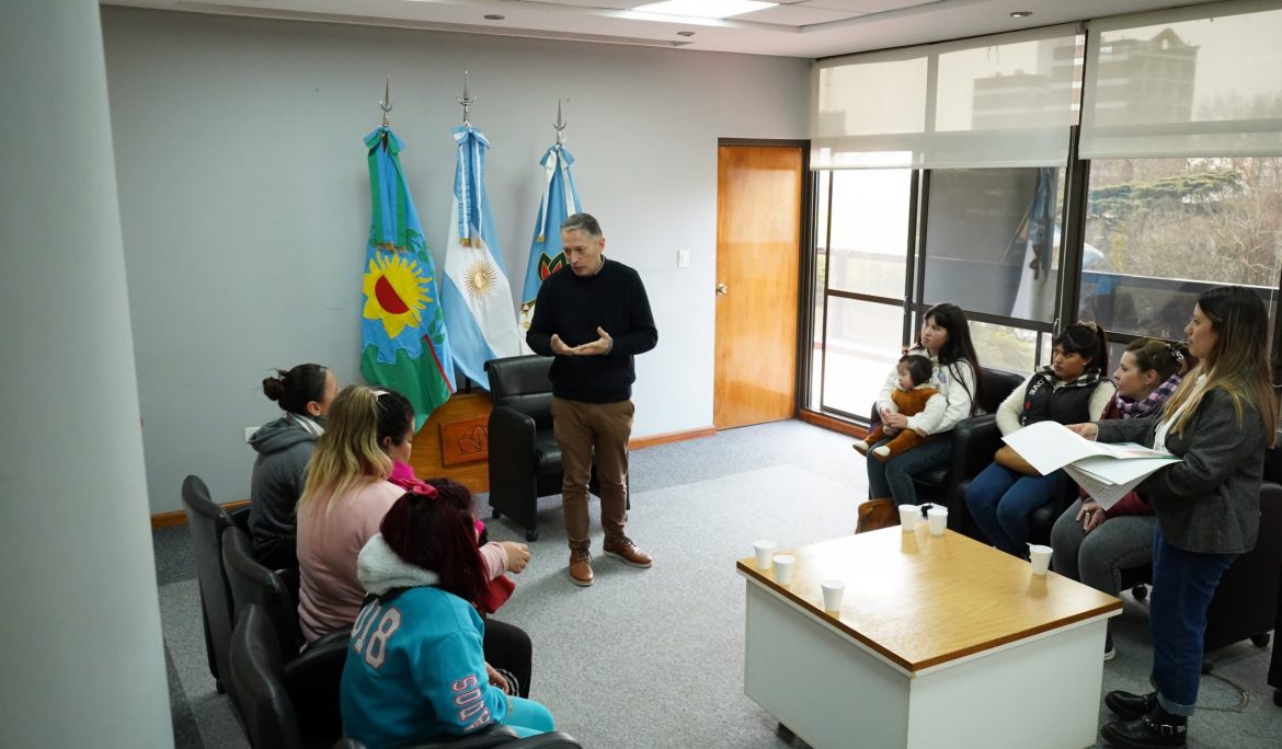 FERNANDO GRAY SE REUNIÓ CON VECINAS Y VECINOS DE 9 DE ABRIL, LUIS GUILLÓN Y MONTE GRANDE