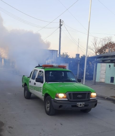 CONTINÚAN LOS OPERATIVOS DE FUMIGACIÓN EN EL DISTRITO