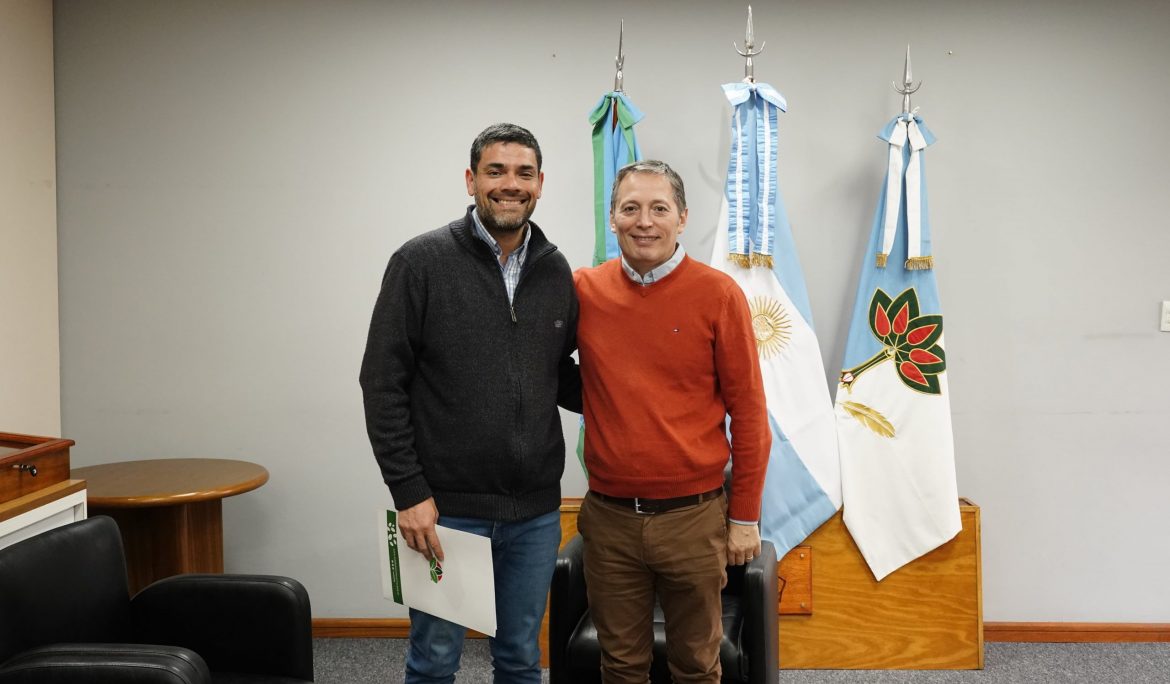 FERNANDO GRAY SE REUNIÓ CON EL PADRE DIEGO DE LA CAPILLA NUESTRA SEÑORA DE LA MEDALLA MILAGROSA