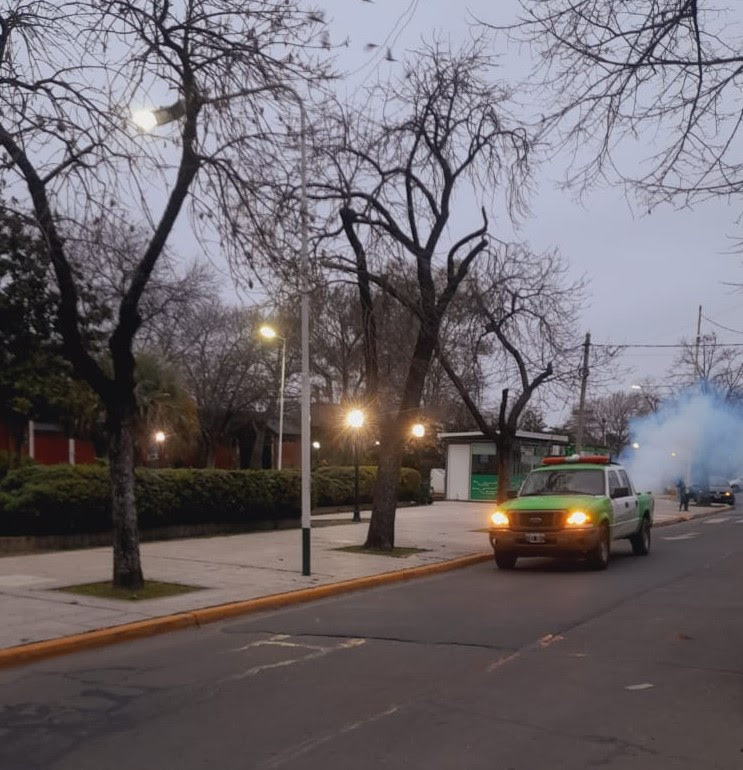 CONTINÚAN LOS OPERATIVOS DE FUMIGACIÓN EN EL DISTRITO