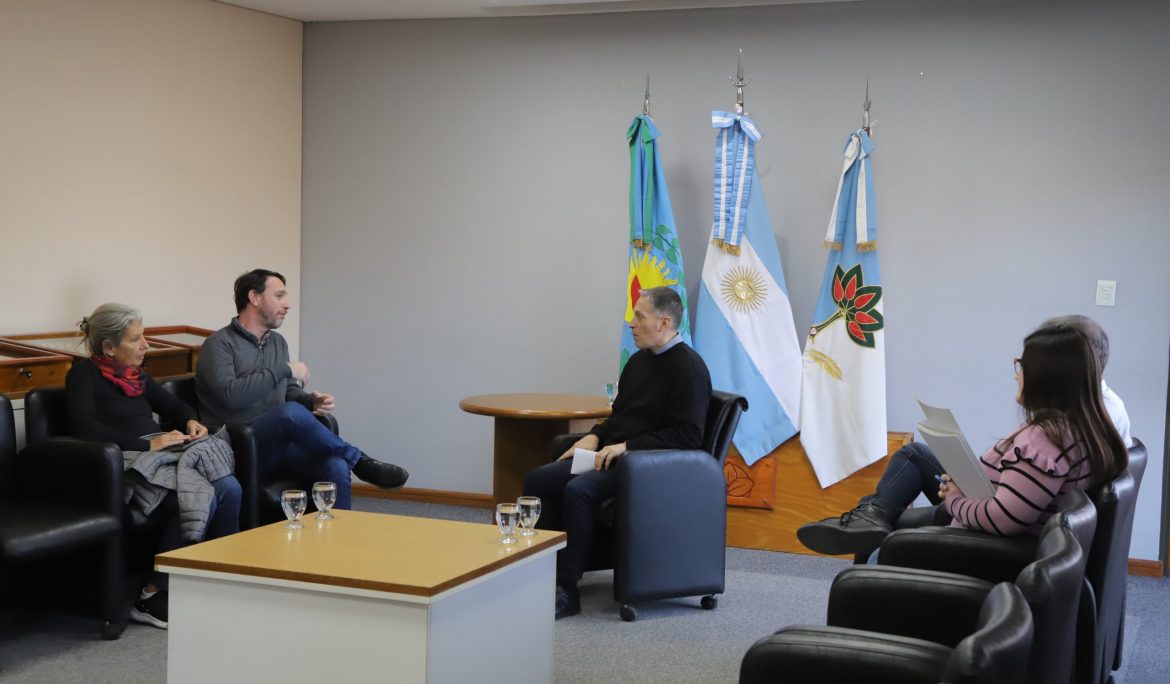 FERNANDO GRAY SE REUNIÓ CON LAS AUTORIDADES DE LA BIBLIOTECA POPULAR EL PRINCIPITO