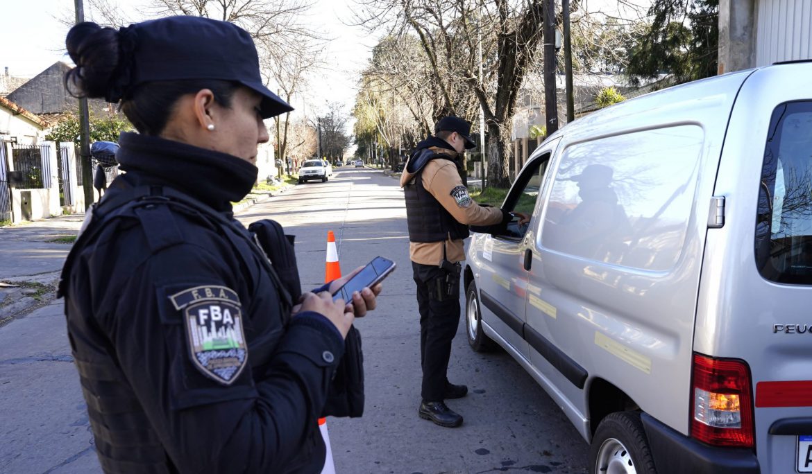 AGENTES DE LA FBA Y DE LA POLICÍA BONAERENSE DESPLEGARON NUEVOS OPERATIVOS DE PREVENCIÓN DEL DELITO EN ESTEBAN ECHEVERRÍA