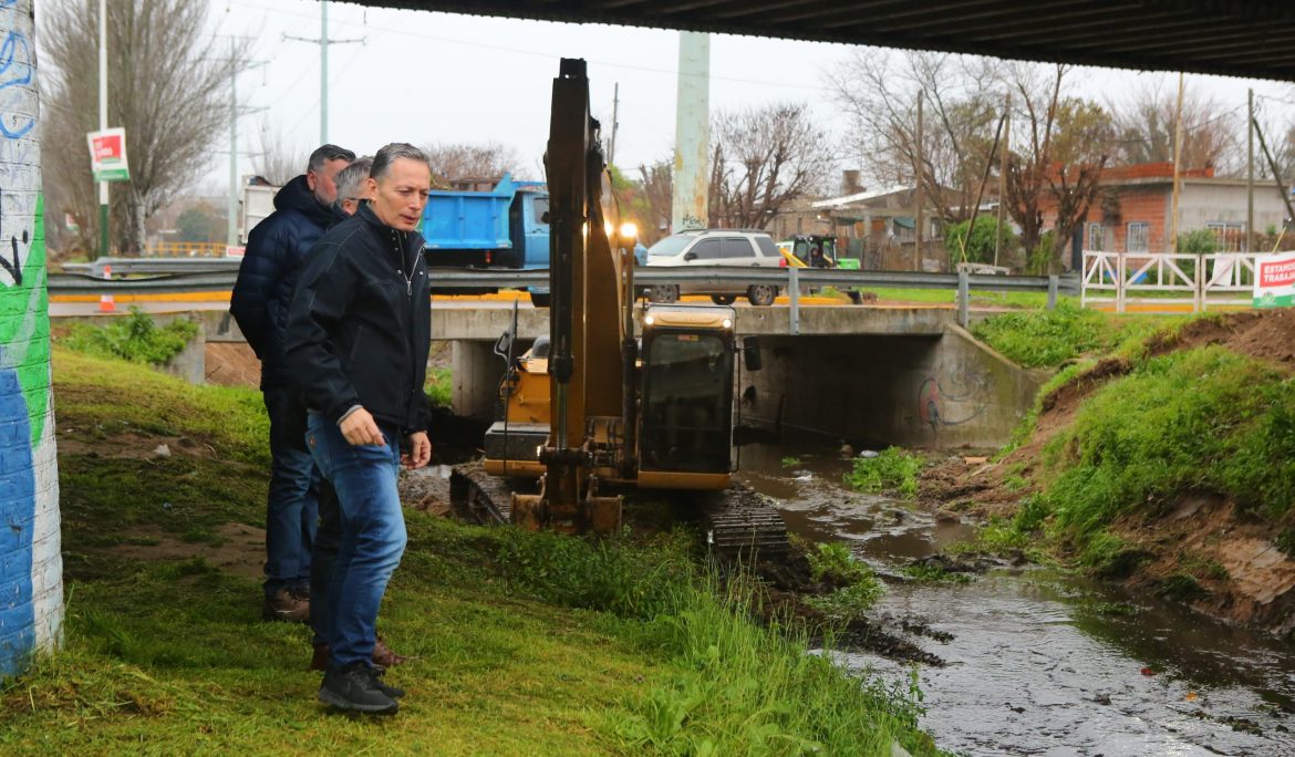 FERNANDO GRAY SUPERVISÓ LA OBRA DE LIMPIEZA Y SANEAMIENTO DEL ARROYO ORTEGA