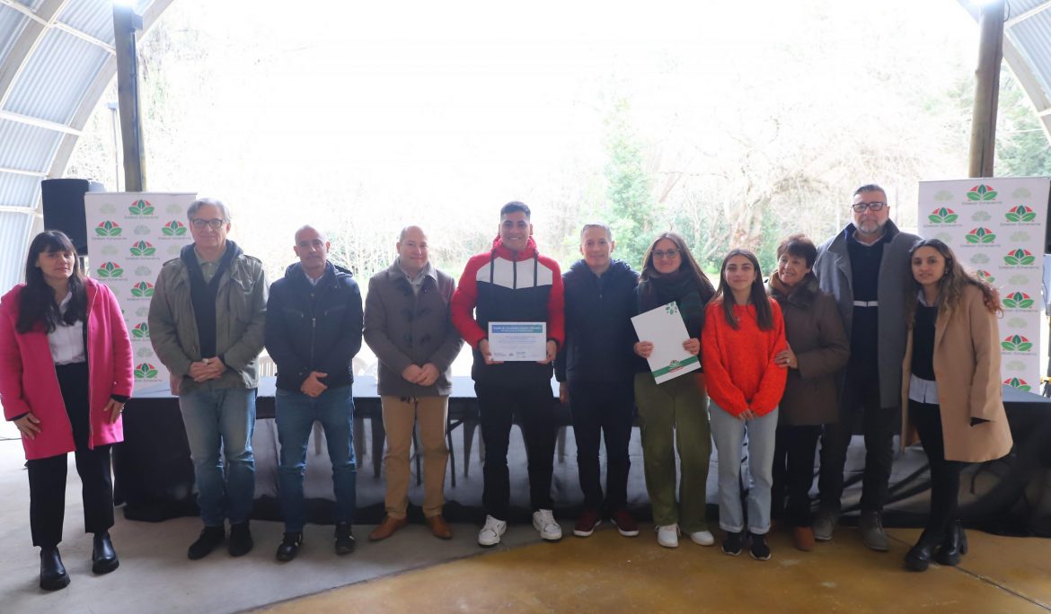 FERNANDO GRAY PRESENTÓ LOS PROYECTOS LIDERADOS POR JÓVENES QUE RECIBIRÁN FINANCIAMIENTO DE BLOOMBERG PHILANTHROPIES PARA PROMOVER ACCIONES CLIMÁTICAS EN ESTEBAN ECHEVERRÍA