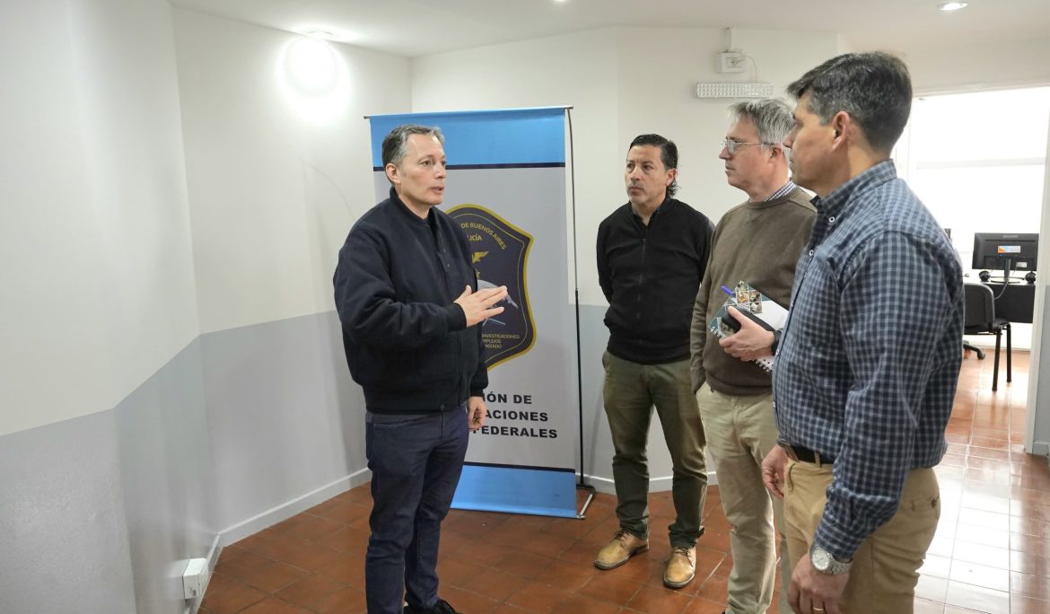 FERNANDO GRAY RECORRIÓ LA SEDE DE LA NUEVA FUERZA ESPECIAL DE SEGURIDAD CONTRA EL NARCOTRÁFICO Y EL CRIMEN ORGANIZADO QUE COMENZARÁ A OPERAR EN EL DISTRITO