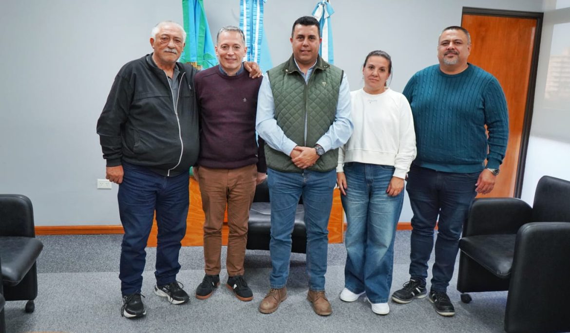 FERNANDO GRAY SE REUNIÓ CON REPRESENTANTES DE LA UOCRA MONTE GRANDE