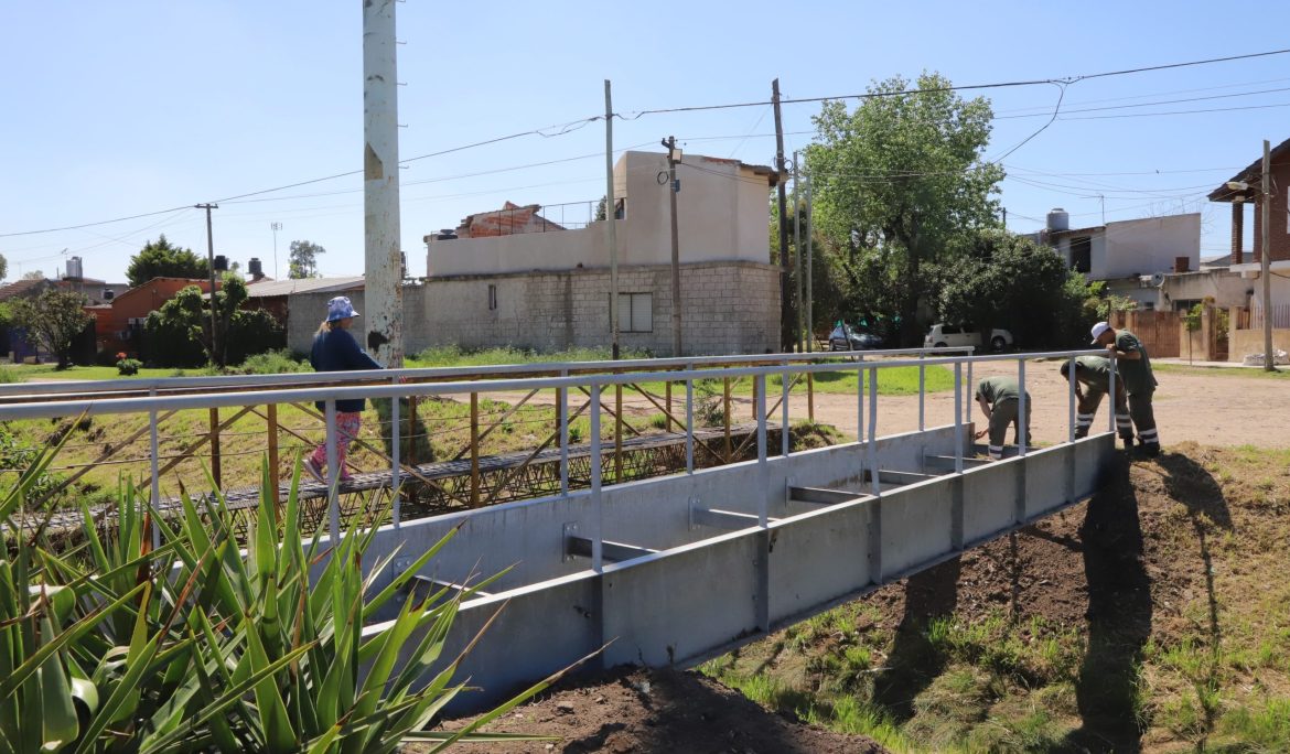 AVANZA LA CONSTRUCCIÓN DE PUENTES PEATONALES EN EL DISTRITO