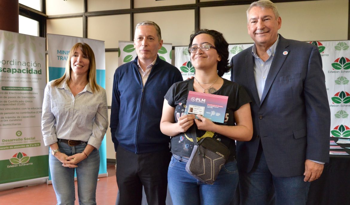 FERNANDO GRAY Y JORGE D’ONOFRIO ENTREGARON 281 PASES LIBRES MULTIMODALES A VECINAS Y VECINOS DE ESTEBAN ECHEVERRÍA