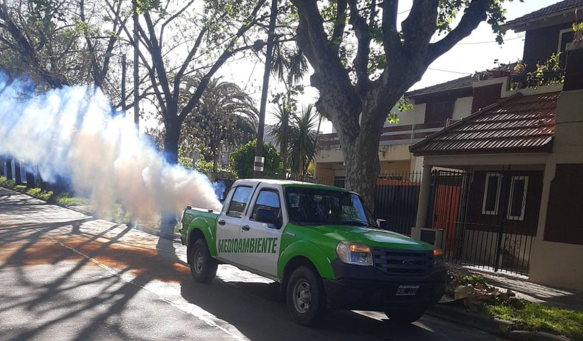 AVANZAN LAS TAREAS DE FUMIGACIÓN EN LOS BARRIOS DEL DISTRITO