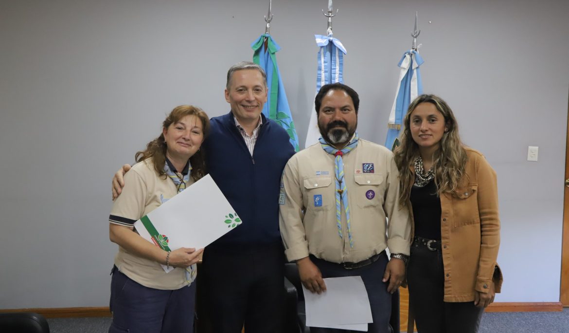 FERNANDO GRAY SE REUNIÓ CON REPRESENTANTES DE GRUPOS SCOUTS Y PARROQUIAS QUE PARTICIPARÁN DE LA 50ª PEREGRINACIÓN JUVENIL A LUJÁN