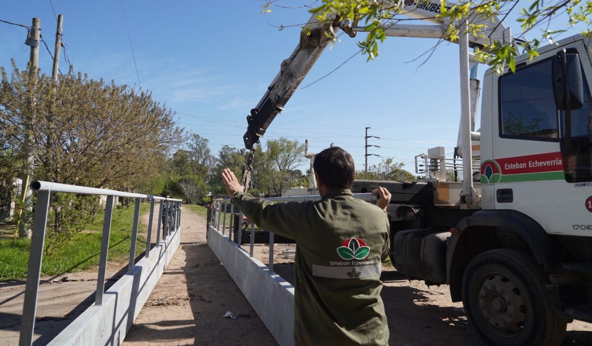 EL MUNICIPIO DE ESTEBAN ECHEVERRÍA CONTINÚA CON LA CONSTRUCCIÓN DE PUENTES PEATONALES EN EL DISTRITO