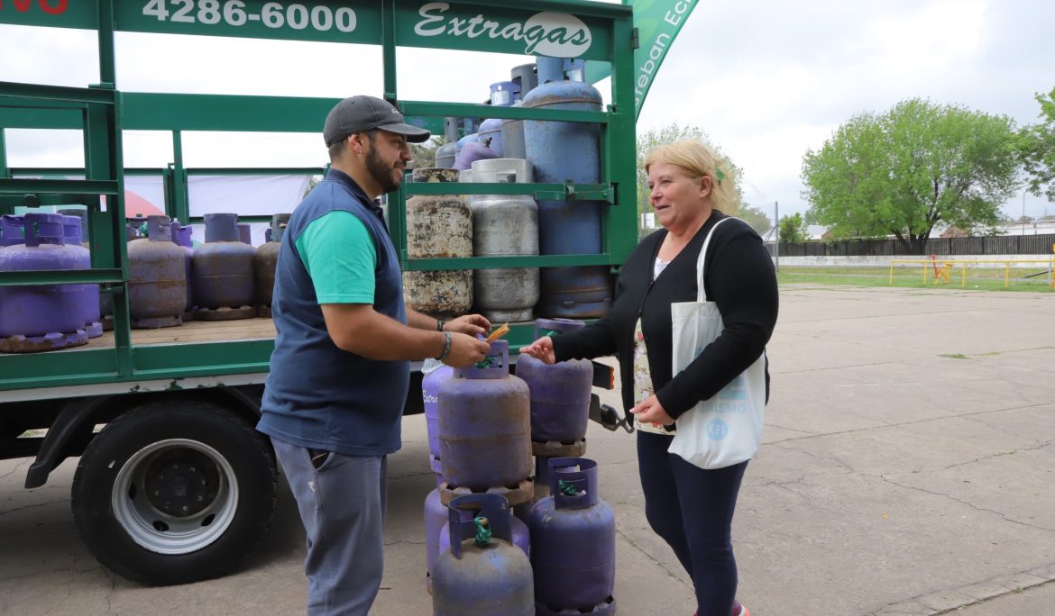 OPERATIVO DE RECARGA DE GARRAFAS A PRECIO SOCIAL EN EL JAGÜEL