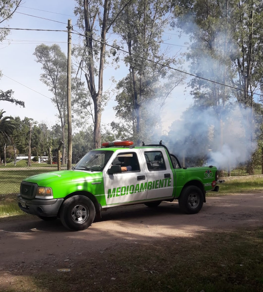 CONTINÚAN LOS OPERATIVOS DE FUMIGACIÓN EN EL DISTRITO