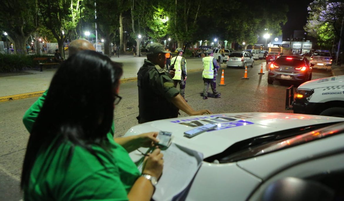 MONTE GRANDE: LAS FUERZAS DE SEGURIDAD REALIZARON NUEVOS OPERATIVOS DE CONTROL VEHICULAR EN LA PLAZA MITRE