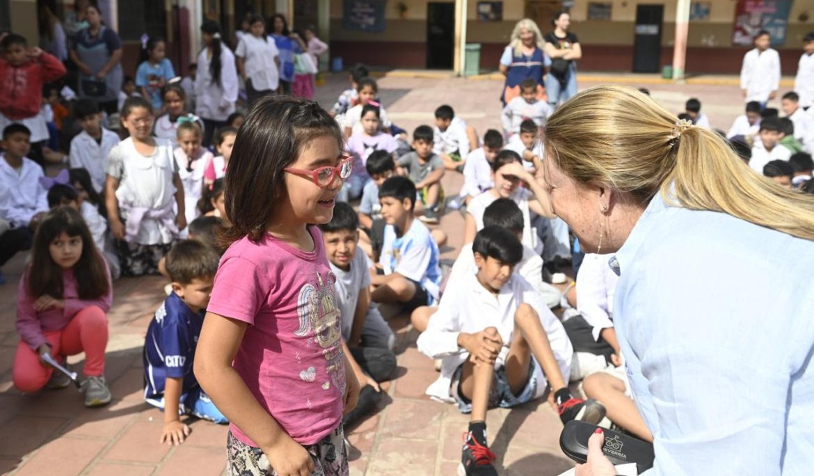 EL MUNICIPIO ENTREGÓ ANTEOJOS A ESTUDIANTES DE TRES ESCUELAS DEL DISTRITO