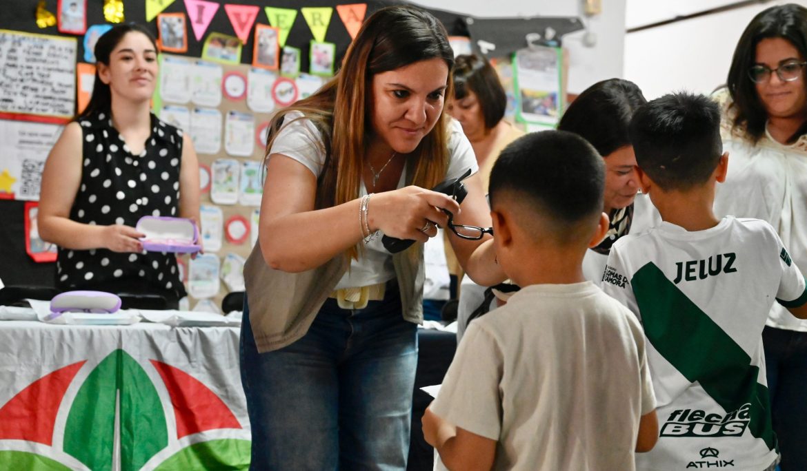 EL MUNICIPIO ENTREGÓ LENTES DEL PROGRAMA OFTALMOLÓGICO ECHEverRÍA EN DOS ESCUELAS DEL DISTRITO