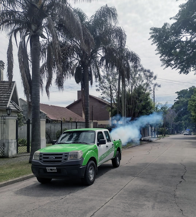 CONTINÚAN LOS OPERATIVOS DE FUMIGACIÓN EN EL DISTRITO