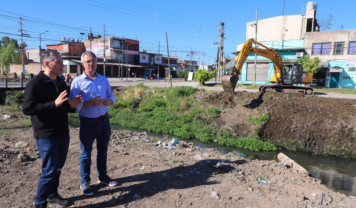 FERNANDO GRAY RECORRIÓ LAS OBRAS DE LIMPIEZA Y SANEAMIENTO HÍDRICO DEL ARROYO SANTA CATALINA