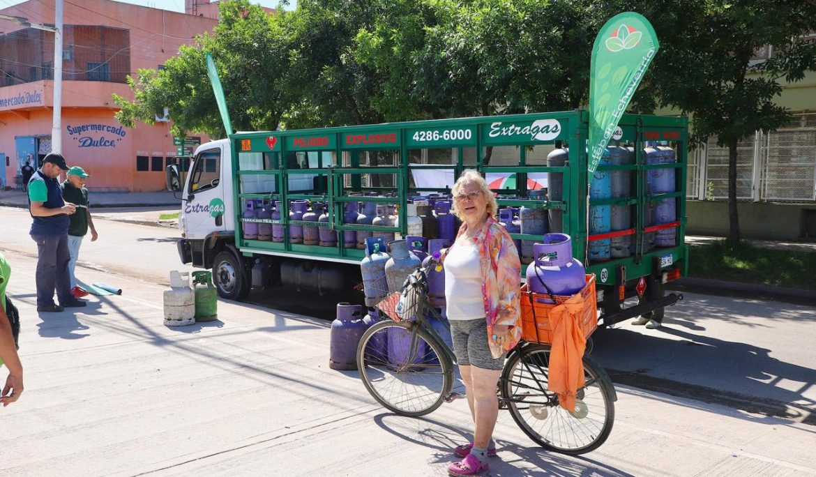 AVANZAN LOS OPERATIVOS DE RECARGA DE GARRAFAS A VALOR ACCESIBLE EN ESTEBAN ECHEVERRÍA