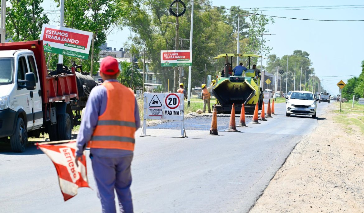 EL MUNICIPIO CONTINÚA CON LAS OBRAS DE BACHEO SOBRE SARGENTO CABRAL EN CANNING