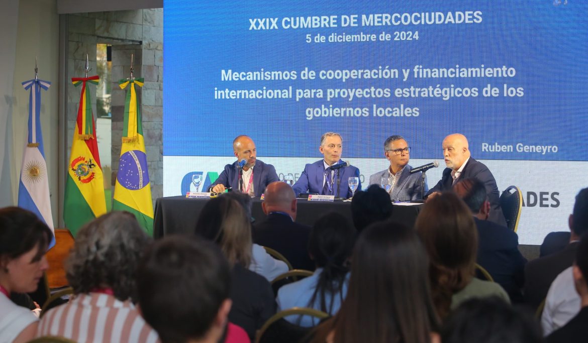 FERNANDO GRAY PRESENTÓ LOS AVANCES ENTRE CAF Y MERCOCIUDADES PARA IMPULSAR A LOS GOBIERNOS LOCALES