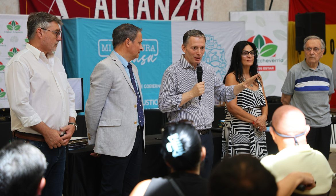 FERNANDO GRAY ENCABEZÓ LA TOMA DE FIRMAS DE ESCRITURAS DE VIVIENDAS PARA FAMILIAS DEL DISTRITO