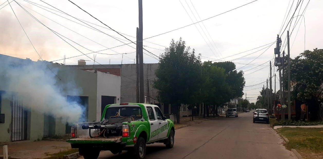 CONTINÚAN LAS TAREAS DE FUMIGACIÓN EN EL DISTRITO