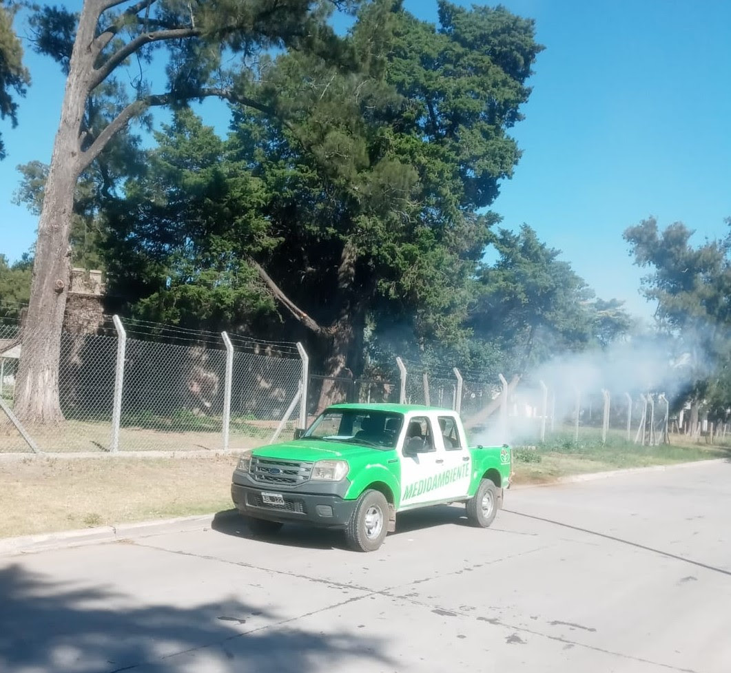 CONTINÚAN LAS TAREAS DE FUMIGACIÓN EN EL DISTRITO