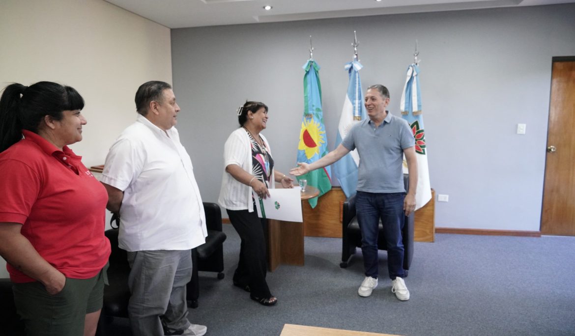 FERNANDO GRAY SE REUNIÓ CON INTEGRANTES DEL CENTRO DE RESIDENTES PARAGUAYOS EMILIANO R. FERNÁNDEZ 