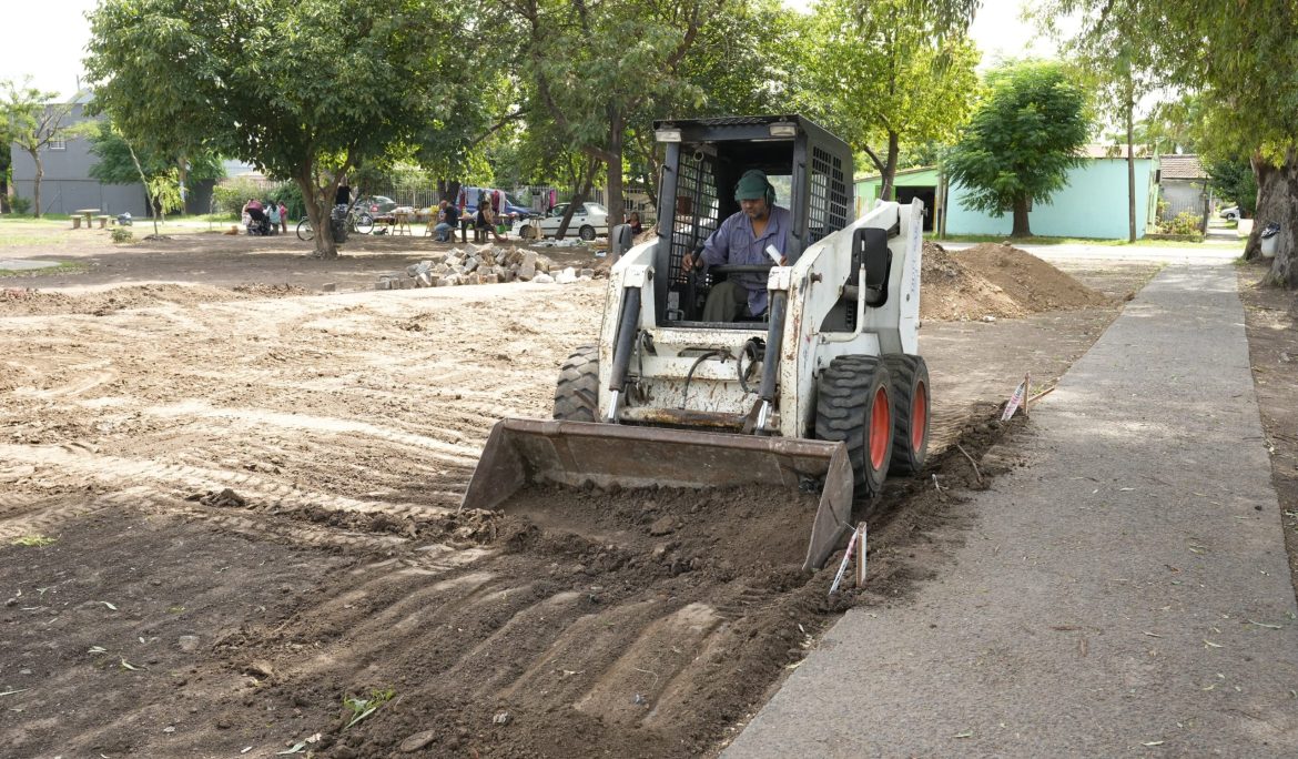 EL JAGÜEL: COMENZÓ LA CONSTRUCCIÓN DE UN PLAYÓN DEPORTIVO EN LA PLAZA ALFONSINA STORNI