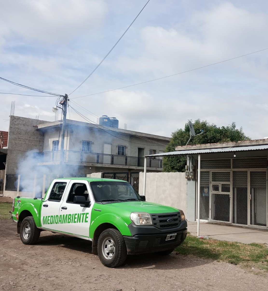 CONTINÚAN LAS TAREAS DE FUMIGACIÓN EN EL DISTRITO