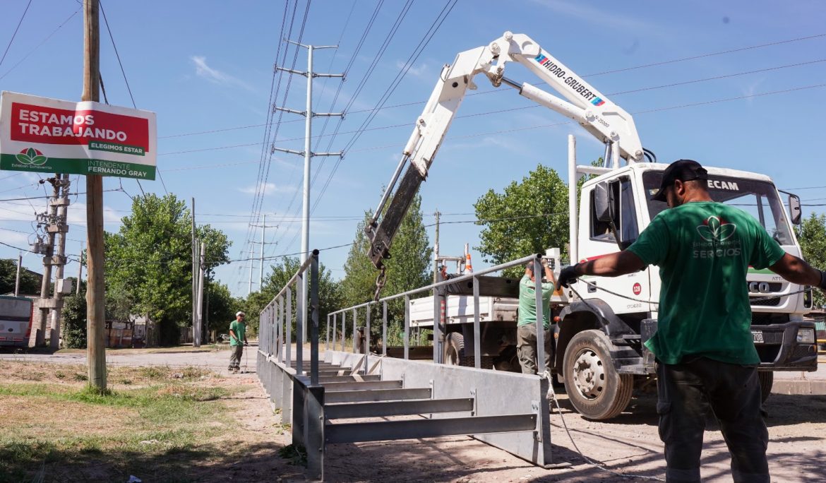 EL MUNICIPIO DE ESTEBAN ECHEVERRÍA CONTINÚA CON LA CONSTRUCCIÓN DE PUENTES PEATONALES