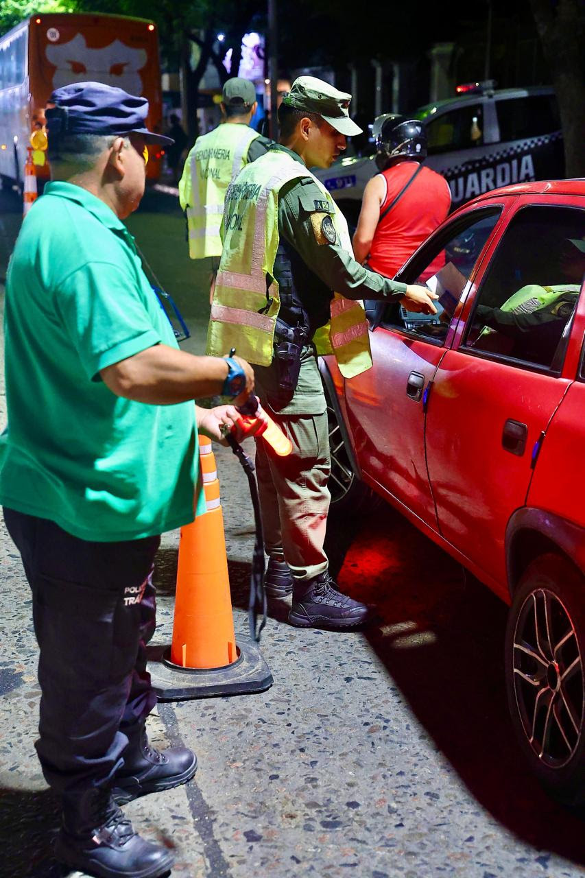 MONTE GRANDE: OPERATIVO DE SEGURIDAD Y CONTROL VEHICULAR EN LA PLAZA MITRE