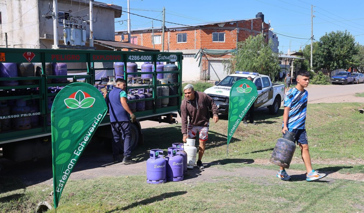 EL MUNICIPIO REALIZÓ UN OPERATIVO DE RECARGA DE GARRAFAS A VALOR SOCIAL EN MONTE GRANDE SUR