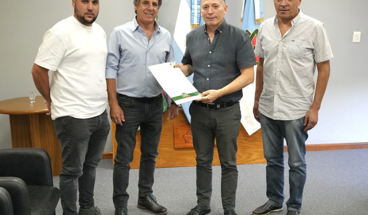 FERNANDO GRAY ENTREGÓ EL DECRETO DE PROMOCIÓN INDUSTRIAL A LA EMPRESA BASANI S.A.