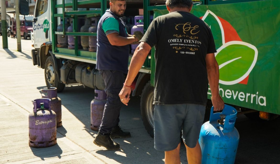 9 DE ABRIL: EL MUNICIPIO REALIZÓ UN OPERATIVO DE RECARGA DE GARRAFAS A VALOR SOCIAL