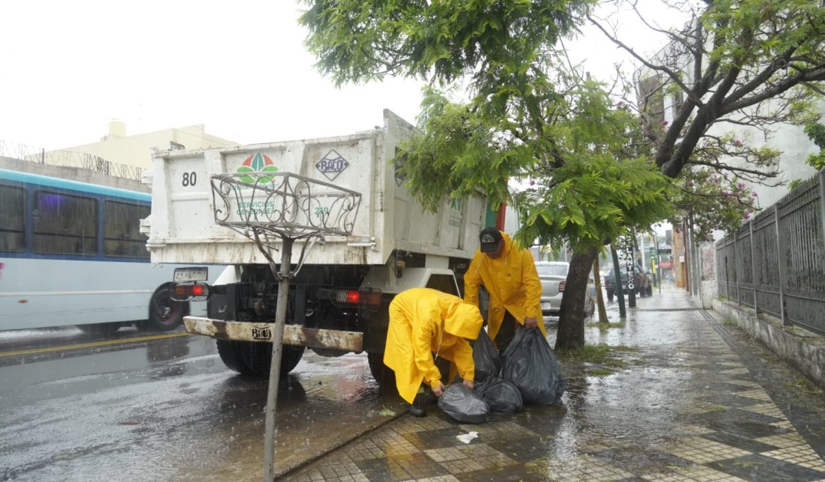 EN ESTEBAN ECHEVERRÍA CONTINÚAN LOS TRABAJOS DE SANEAMIENTO POR LAS LLUVIAS