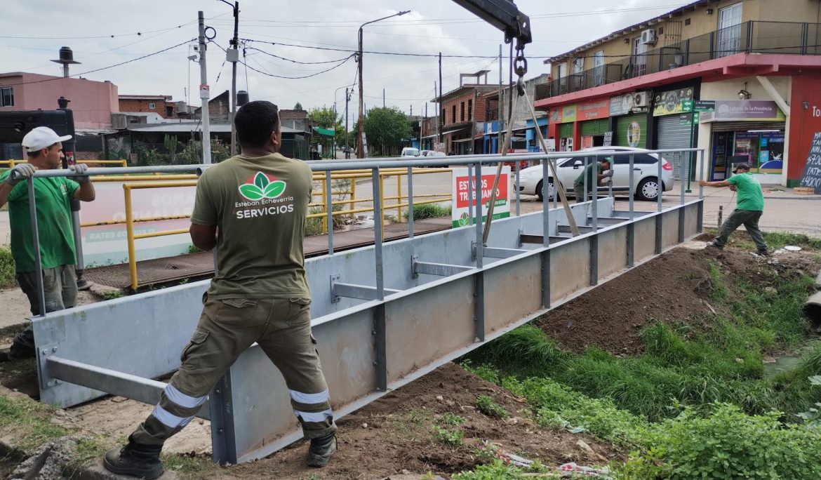 EL MUNICIPIO DE ESTEBAN ECHEVERRÍA INSTALÓ NUEVOS PUENTES PEATONALES EN EL DISTRITO